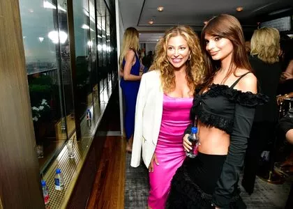 Emily Ratajkowski OnlyFans Leaked Free Thumbnail Picture - #g3NyjCIQIZ