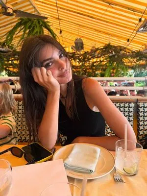 Emily Ratajkowski OnlyFans Leaked Free Thumbnail Picture - #g8Kj4jzydx