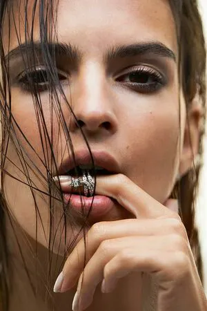 Emily Ratajkowski OnlyFans Leaked Free Thumbnail Picture - #geGYAMnBcu