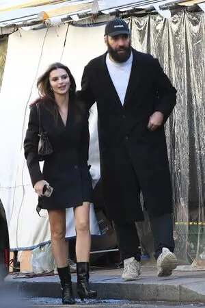 Emily Ratajkowski OnlyFans Leaked Free Thumbnail Picture - #giYiRHjUsG