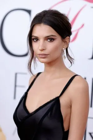 Emily Ratajkowski OnlyFans Leaked Free Thumbnail Picture - #gq8eecqIFV