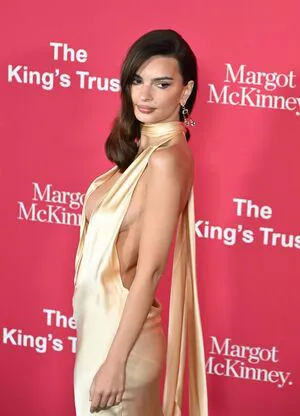 Emily Ratajkowski OnlyFans Leaked Free Thumbnail Picture - #h2ixCPcUJ1