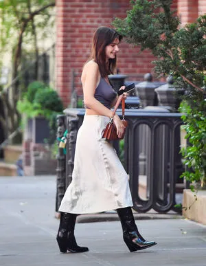 Emily Ratajkowski OnlyFans Leaked Free Thumbnail Picture - #hdbINLt3n2