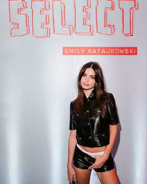 Emily Ratajkowski OnlyFans Leaked Free Thumbnail Picture - #i7RAHaRHGn