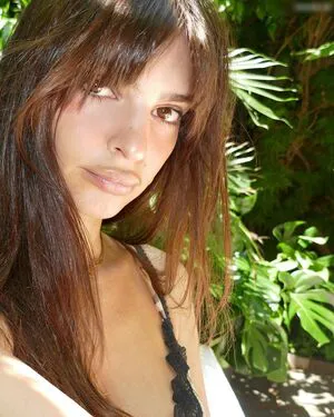 Emily Ratajkowski OnlyFans Leaked Free Thumbnail Picture - #isalQnitAH