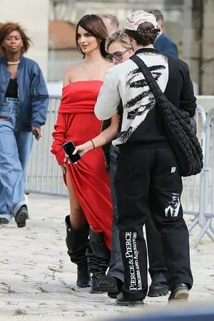 Emily Ratajkowski OnlyFans Leaked Free Thumbnail Picture - #kX3f8dGUl5