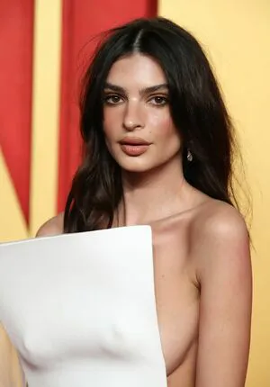 Emily Ratajkowski OnlyFans Leaked Free Thumbnail Picture - #kfKdPQ8qZj