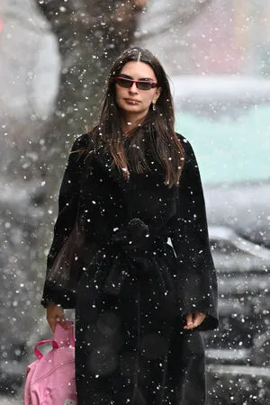 Emily Ratajkowski OnlyFans Leaked Free Thumbnail Picture - #kxKdw7WTQb