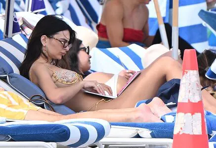 Emily Ratajkowski OnlyFans Leaked Free Thumbnail Picture - #lhRsIDGvSK