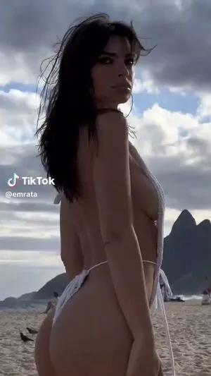 Emily Ratajkowski OnlyFans Leaked Free Thumbnail Picture - #lmQY5g0US6