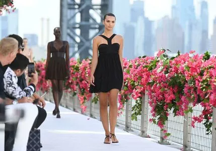 Emily Ratajkowski OnlyFans Leaked Free Thumbnail Picture - #lpnL5Sxc8Y