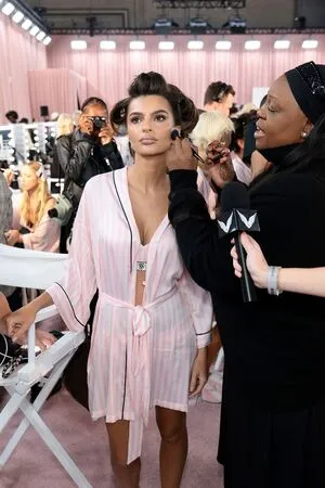 Emily Ratajkowski OnlyFans Leaked Free Thumbnail Picture - #lsOpkyS1cs