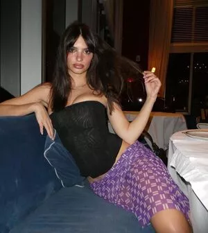 Emily Ratajkowski OnlyFans Leaked Free Thumbnail Picture - #m0nP0idgik