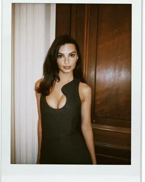 Emily Ratajkowski OnlyFans Leaked Free Thumbnail Picture - #m3PiUhvLNA