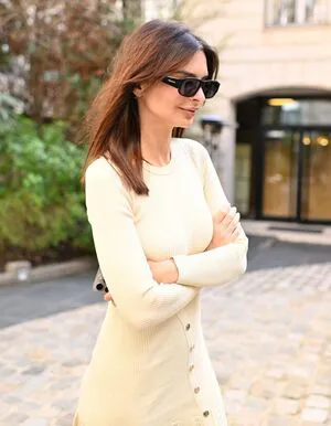 Emily Ratajkowski OnlyFans Leaked Free Thumbnail Picture - #m62QrD06l0