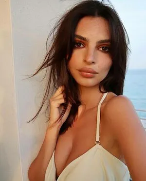 Emily Ratajkowski OnlyFans Leaked Free Thumbnail Picture - #m9zfH567ir