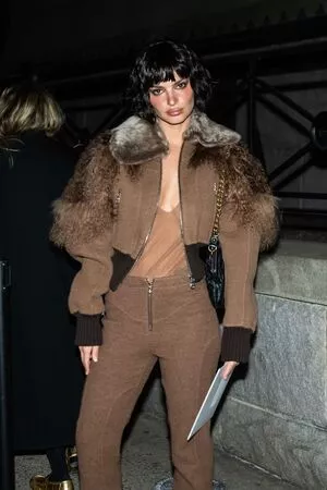 Emily Ratajkowski OnlyFans Leaked Free Thumbnail Picture - #me2pMqR0KY