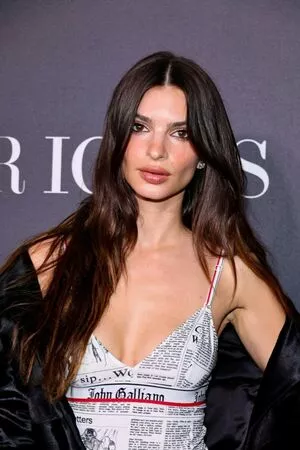 Emily Ratajkowski OnlyFans Leaked Free Thumbnail Picture - #mfeZa9z19o