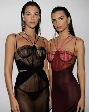 Emily Ratajkowski OnlyFans Leaked Free Thumbnail Picture - #mg1OueyxCL