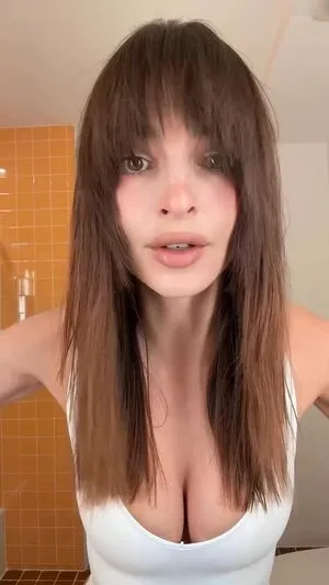 Emily Ratajkowski OnlyFans Leaked Free Thumbnail Picture - #n9GOc55eOr