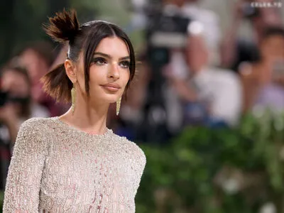 Emily Ratajkowski OnlyFans Leaked Free Thumbnail Picture - #nB7ScB6i0t