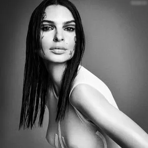 Emily Ratajkowski OnlyFans Leaked Free Thumbnail Picture - #nmfEHv3cpV