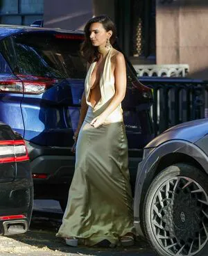Emily Ratajkowski OnlyFans Leaked Free Thumbnail Picture - #nrmOLhFW1v