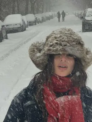 Emily Ratajkowski OnlyFans Leaked Free Thumbnail Picture - #pC0R1AA72A