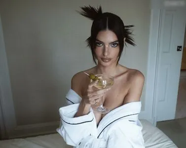 Emily Ratajkowski OnlyFans Leaked Free Thumbnail Picture - #pruMWqLSmP