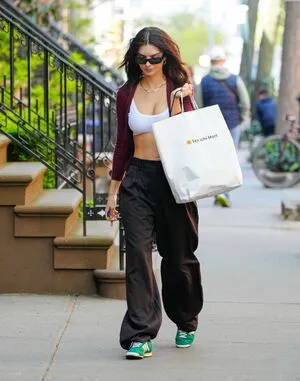 Emily Ratajkowski OnlyFans Leaked Free Thumbnail Picture - #pwGsaXYQ2a