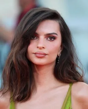 Emily Ratajkowski OnlyFans Leaked Free Thumbnail Picture - #qddQ8R5Yij