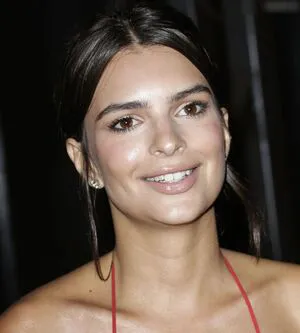 Emily Ratajkowski OnlyFans Leaked Free Thumbnail Picture - #qzktwFoiAD