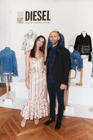 Emily Ratajkowski OnlyFans Leaked Free Thumbnail Picture - #r44L1F60tr