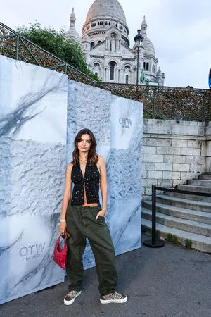 Emily Ratajkowski OnlyFans Leaked Free Thumbnail Picture - #r7DgwJCAmX