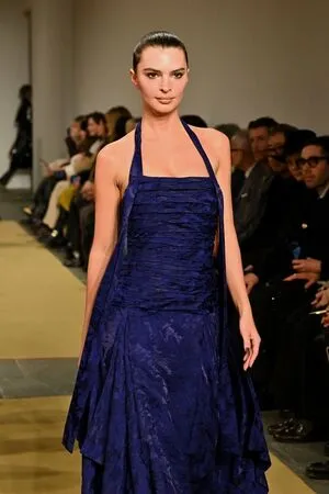 Emily Ratajkowski OnlyFans Leaked Free Thumbnail Picture - #rHkjbvLH6M