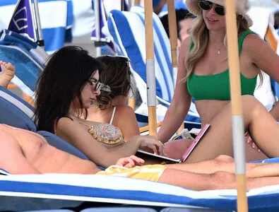 Emily Ratajkowski OnlyFans Leaked Free Thumbnail Picture - #s0av5iZ5oT
