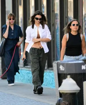 Emily Ratajkowski OnlyFans Leaked Free Thumbnail Picture - #s6aBV90YtN