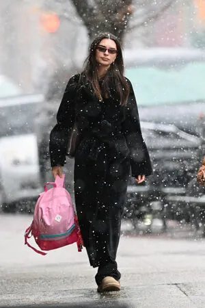 Emily Ratajkowski OnlyFans Leaked Free Thumbnail Picture - #sgJTYOmdks