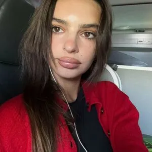 Emily Ratajkowski OnlyFans Leaked Free Thumbnail Picture - #silBYplvIl