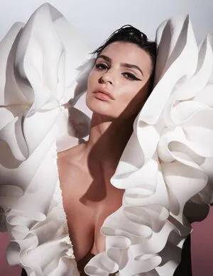 Emily Ratajkowski OnlyFans Leaked Free Thumbnail Picture - #skuNWsU2Jl