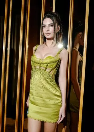 Emily Ratajkowski OnlyFans Leaked Free Thumbnail Picture - #spYAryg4uS