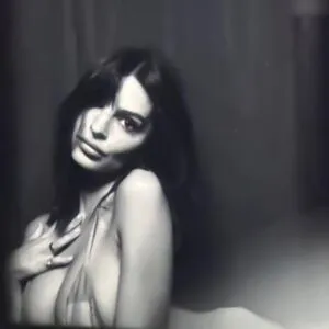 Emily Ratajkowski OnlyFans Leaked Free Thumbnail Picture - #svnbiIJ1kF