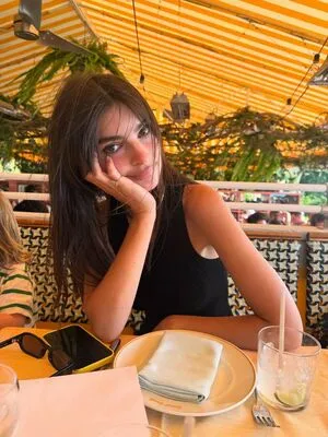 Emily Ratajkowski OnlyFans Leaked Free Thumbnail Picture - #tHRaqFt68o