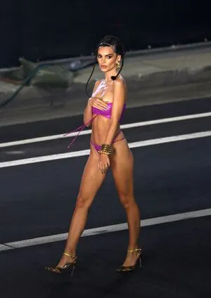 Emily Ratajkowski OnlyFans Leaked Free Thumbnail Picture - #ticFUu2JUY