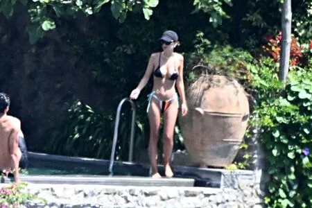 Emily Ratajkowski OnlyFans Leaked Free Thumbnail Picture - #trORxb2ude