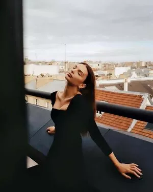 Emily Ratajkowski OnlyFans Leaked Free Thumbnail Picture - #velJ78MD37