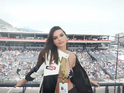 Emily Ratajkowski OnlyFans Leaked Free Thumbnail Picture - #wJNiRzKaUO