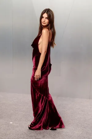 Emily Ratajkowski OnlyFans Leaked Free Thumbnail Picture - #xIpg2zGla5