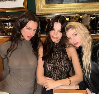 Emily Ratajkowski OnlyFans Leaked Free Thumbnail Picture - #xNJddKOr6J