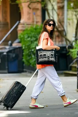 Emily Ratajkowski OnlyFans Leaked Free Thumbnail Picture - #xXzX0dUppX